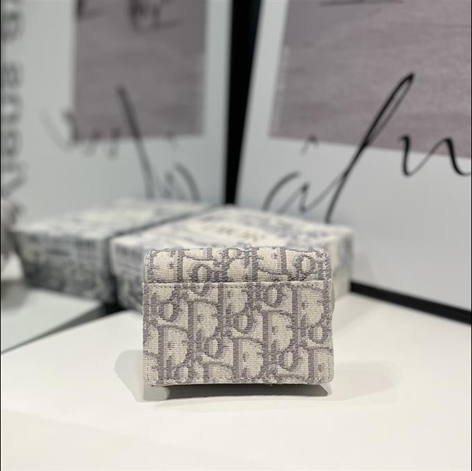 2025228Y 170P18214013